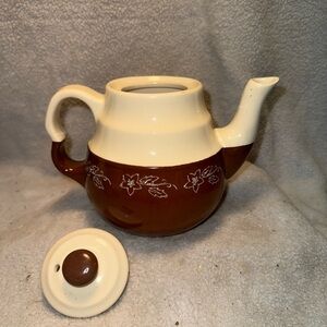 Vtg 2 tone “Stoneware” Universal Oxford Brown and Cream Floral TEAPOT.